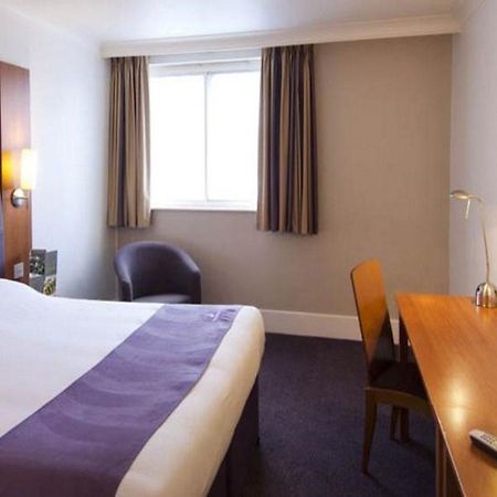 Premier Inn London Docklands Excel Экстерьер фото