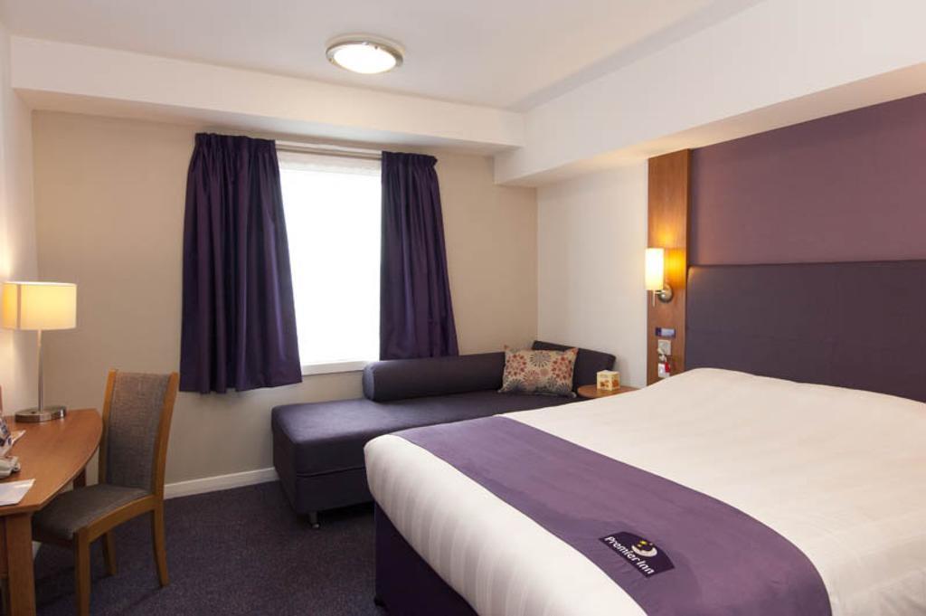 Premier Inn London Docklands Excel Экстерьер фото