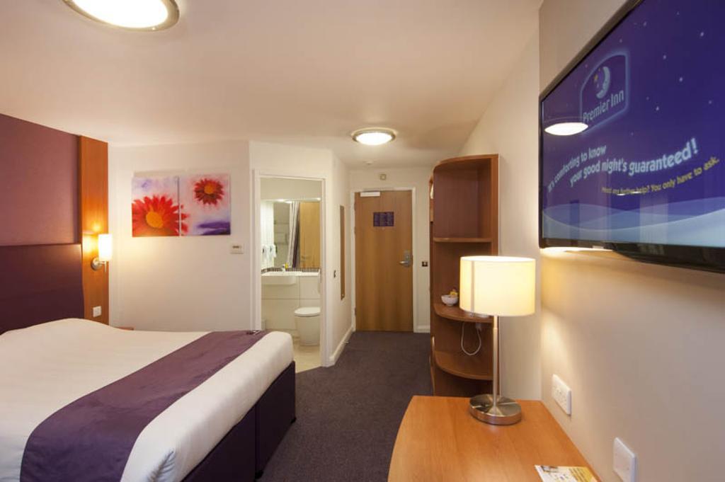 Premier Inn London Docklands Excel Номер фото