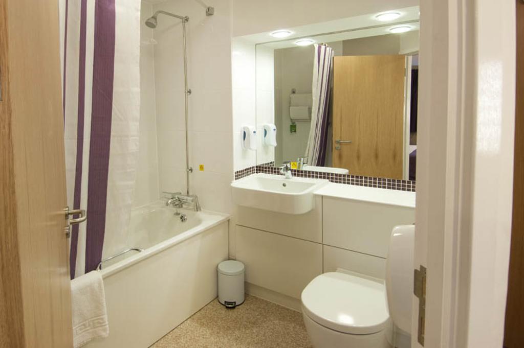 Premier Inn London Docklands Excel Номер фото
