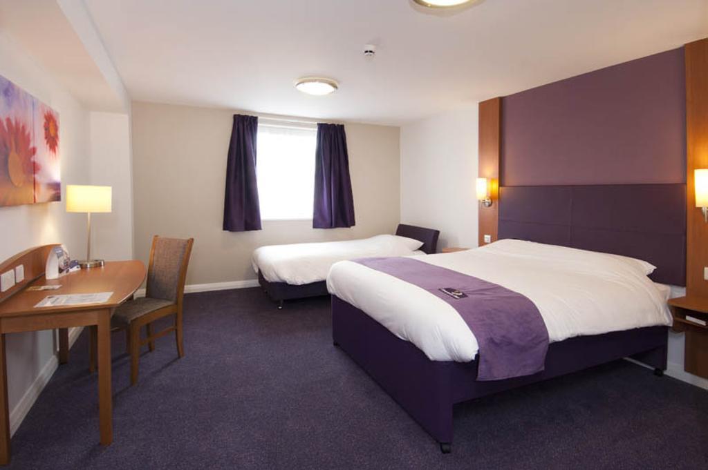 Premier Inn London Docklands Excel Экстерьер фото