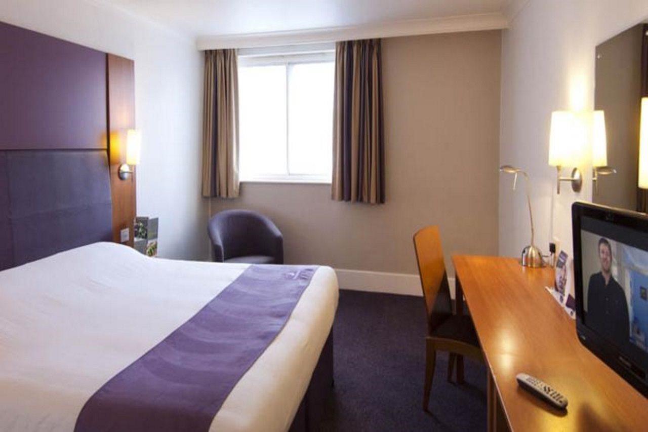 Premier Inn London Docklands Excel Экстерьер фото