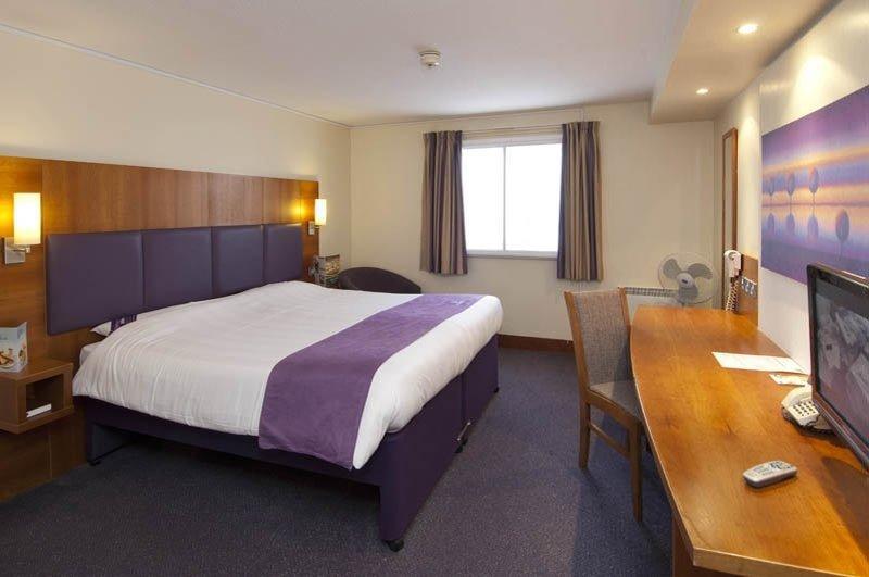 Premier Inn London Docklands Excel Экстерьер фото