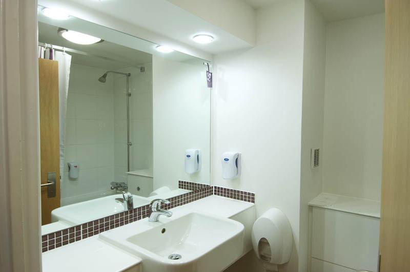 Premier Inn London Docklands Excel Экстерьер фото