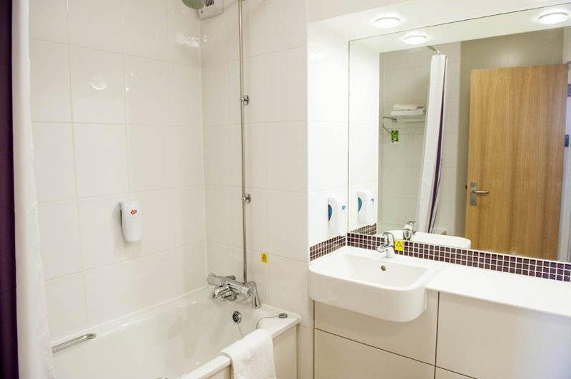 Premier Inn London Docklands Excel Экстерьер фото
