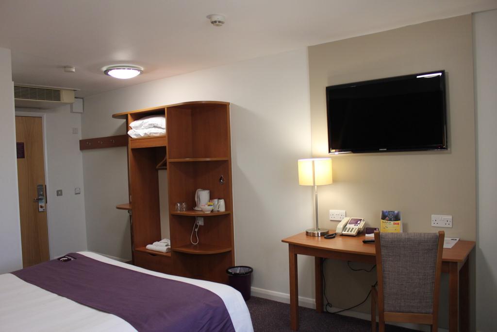 Premier Inn London Docklands Excel Номер фото